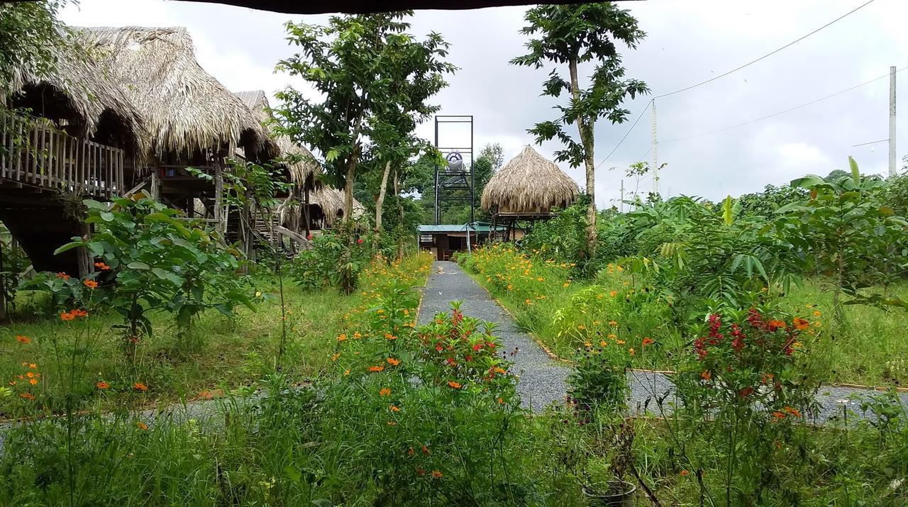 Sunny Field Eco Stilt House Villa Cat Tien Exterior photo